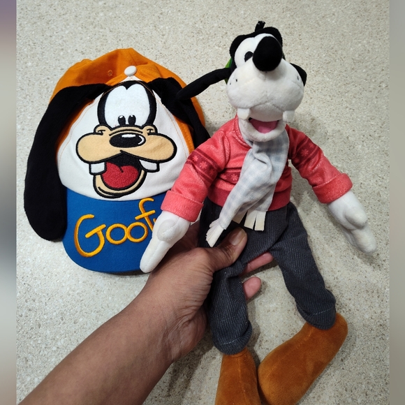 Goofy hat and plushie bundle - Picture 1 of 6